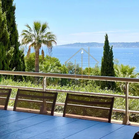 Avec Magnifique Vue Mer Sur Saint-tropez